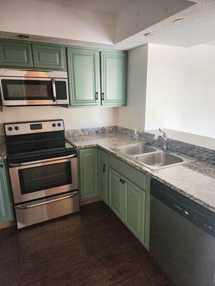 Building Photo - 963 Sonesta Ave NE