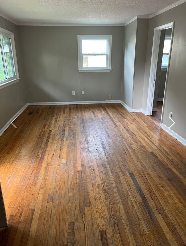 Building Photo - Cozy Home