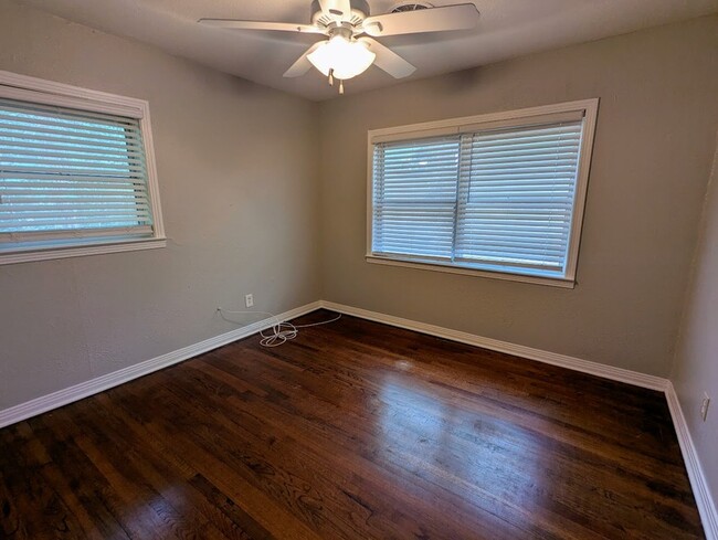 Building Photo - 1512 Sunset Ln