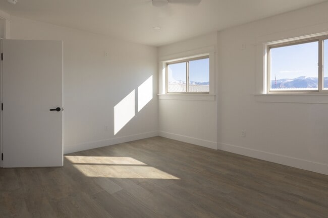 Building Photo - 546 Alaska Frontage Rd