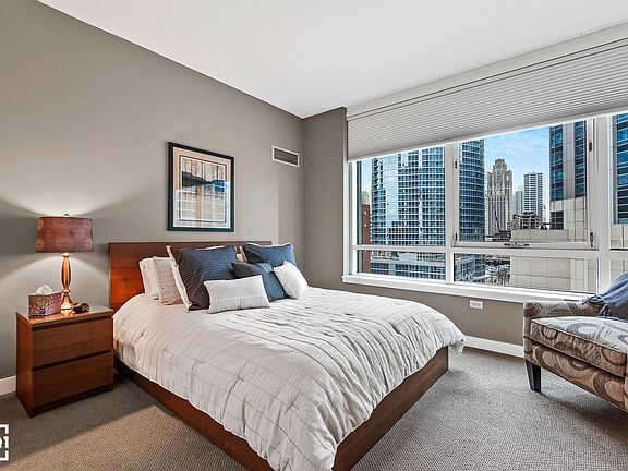 Building Photo - 505 N McClurg Ct