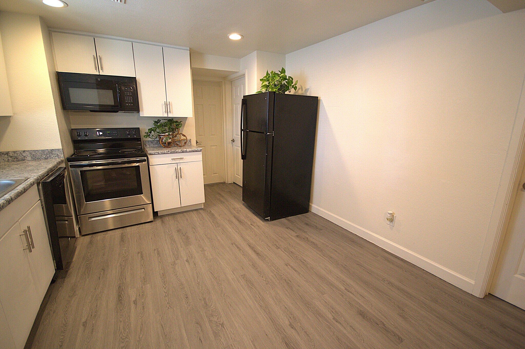 Dining - 9632 N 10th Ave