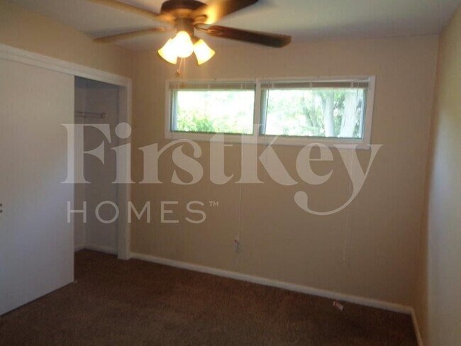 Building Photo - 501 Harmony Dr
