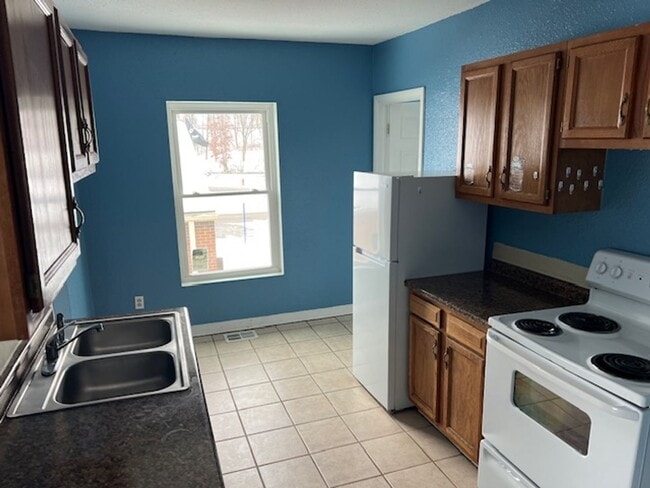 Building Photo - 145 Harris St