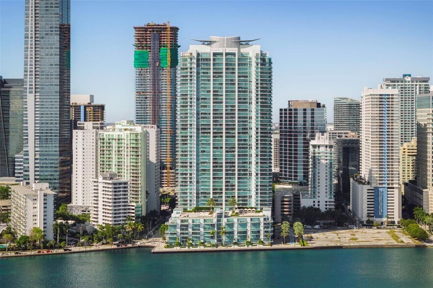 Building Photo - 1331 Brickell Bay Dr