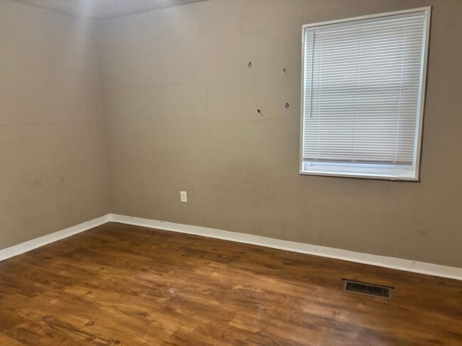 Building Photo - 3084 Oak Forest Dr