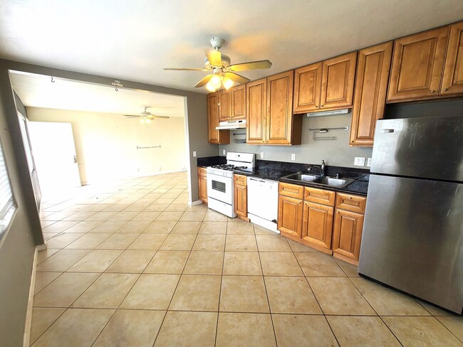 Building Photo - 424-26 Delaware st