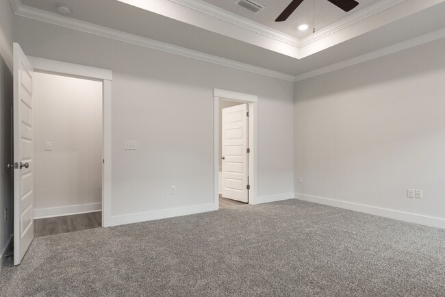 Building Photo - Beautiful 3-Bedroom Townhome