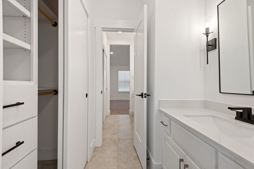 Building Photo - 7409 Turnback Ledge Trl