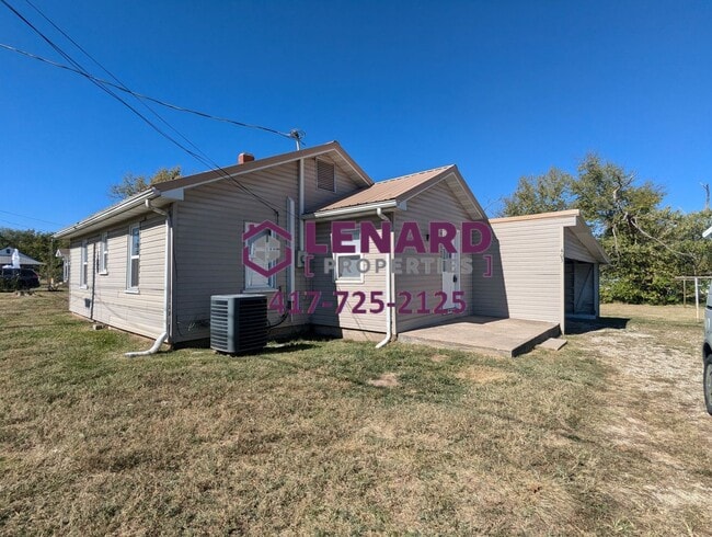 Building Photo - Charming 3 Bedroom House!