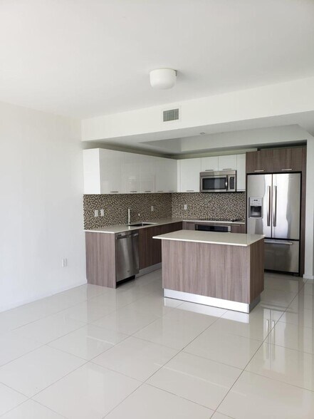 Kitchen State of the art applaiances - 5300 Paseo Blvd