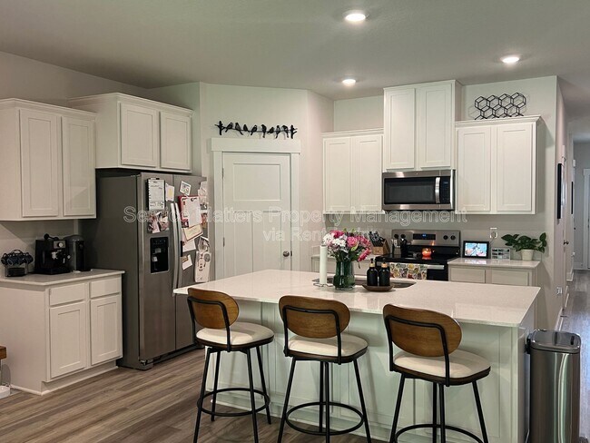 Building Photo - 5881 Cactus Dr