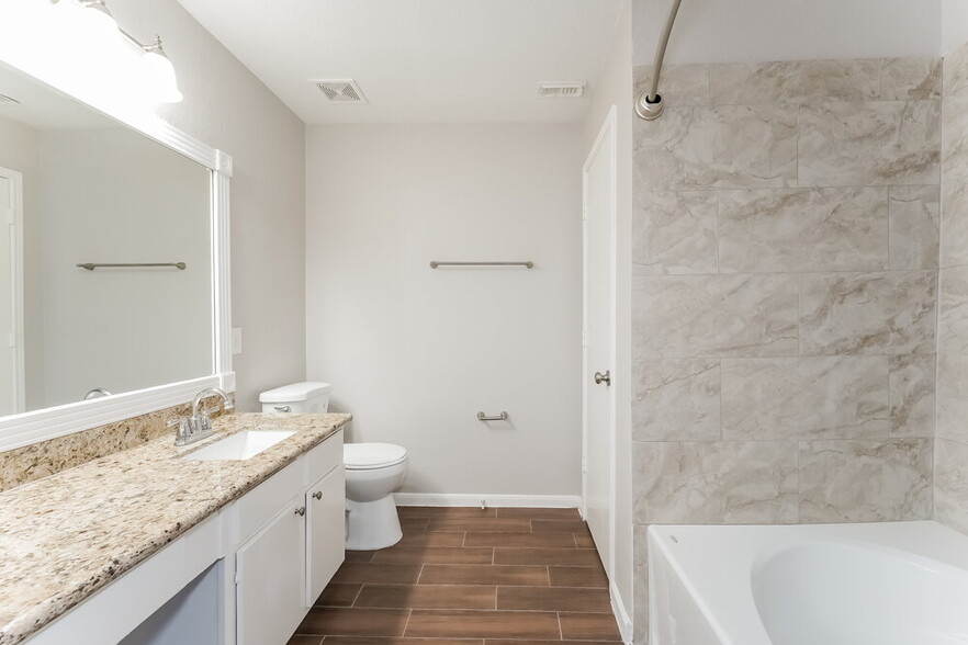 Building Photo - 16102 Dawn Marie Ln
