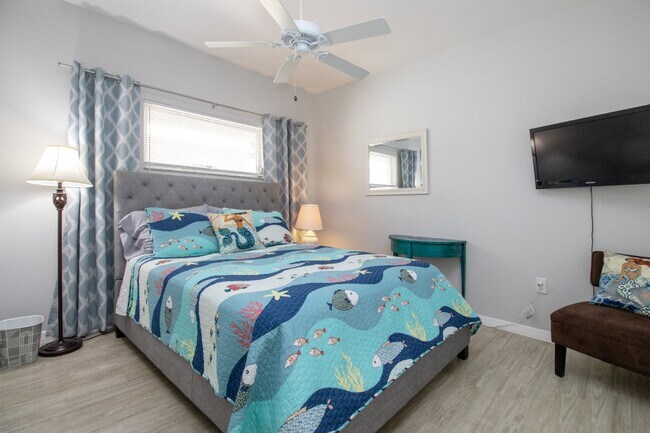 Building Photo - Fully Furnished - 2 bed 2 Bath villa - South Sarasota