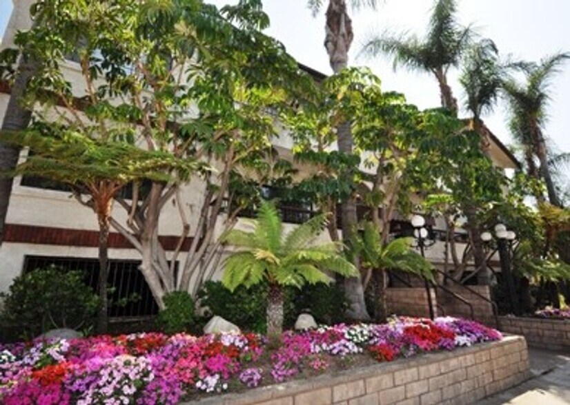 Primary Photo - 11594 Moorpark St