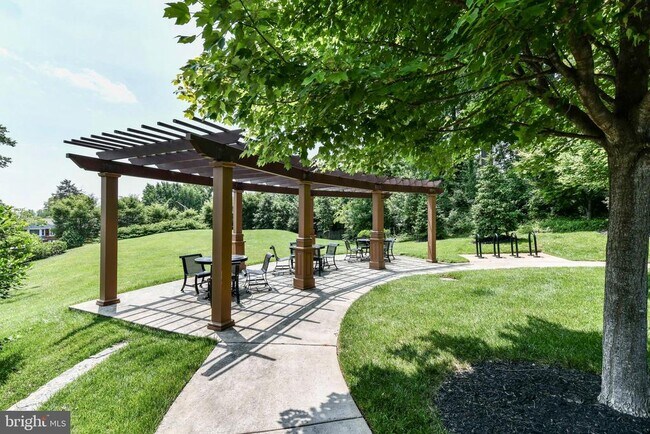 Building Photo - 7240 Magpie Ln