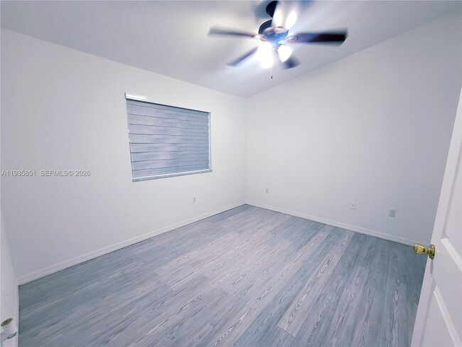 Building Photo - 1240 SE 31st Ct