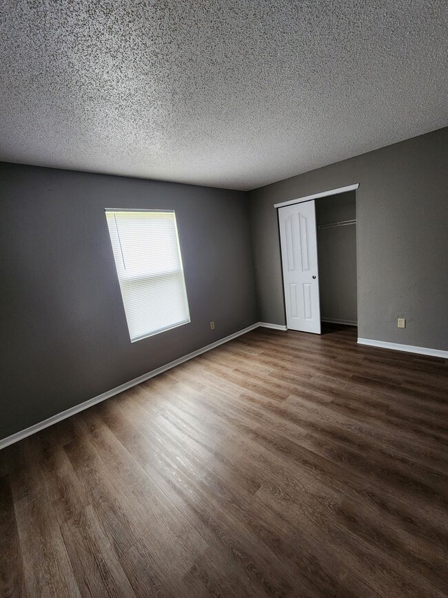 Building Photo - Great single family home!