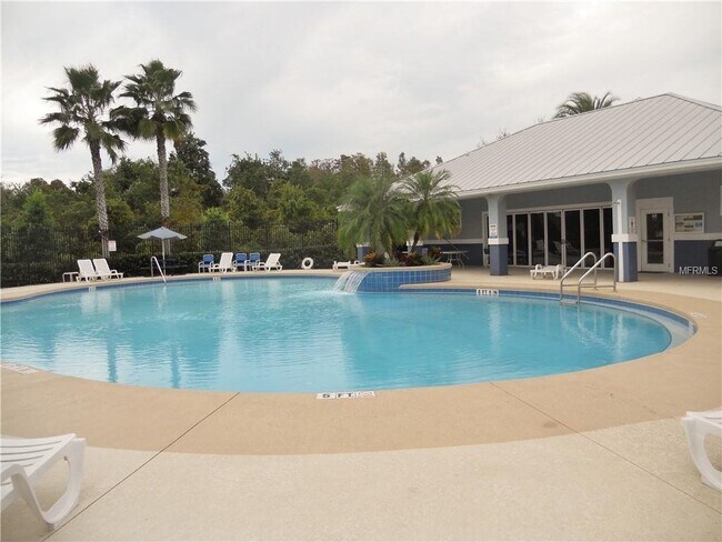 Building Photo - **$750 off 2nd months rent!!**   HUGE 2000 SQFT/4 Bed/2 bath/2 car garage with TONS of upgrades, ...