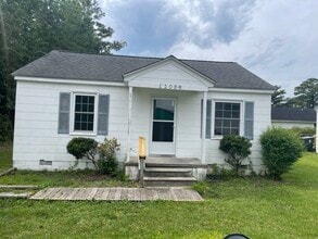 Building Photo - 2108 Thompson Dr