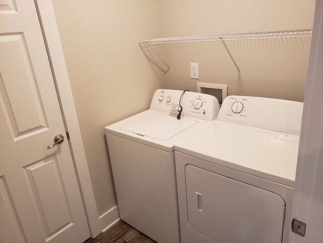 Building Photo - Lovely 2 bedroom 2 bath home located in th...