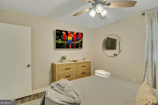 Building Photo - 50 Oak St