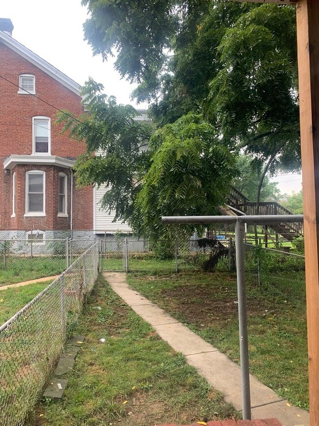 Building Photo - N. N Locust St