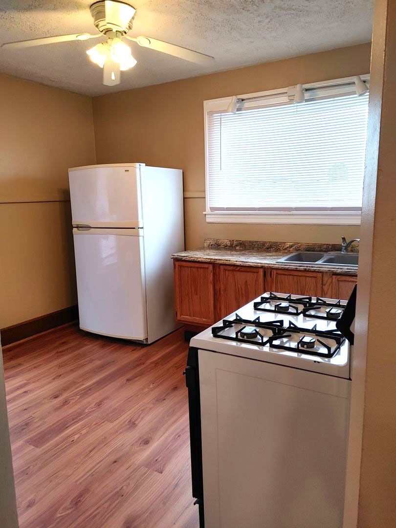 Building Photo - 702 1/2 28th Street