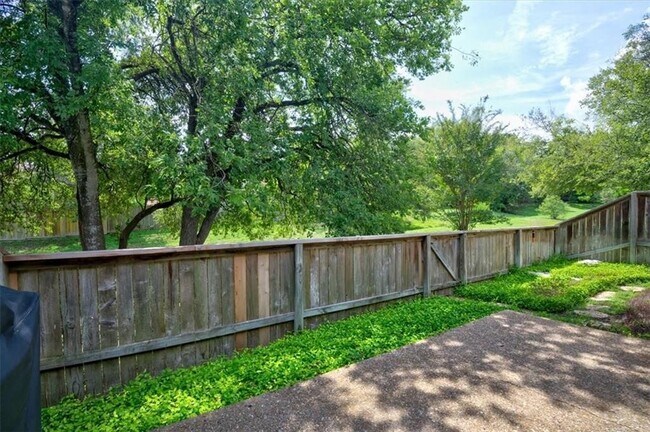 Building Photo - 7211 Lakewood Dr