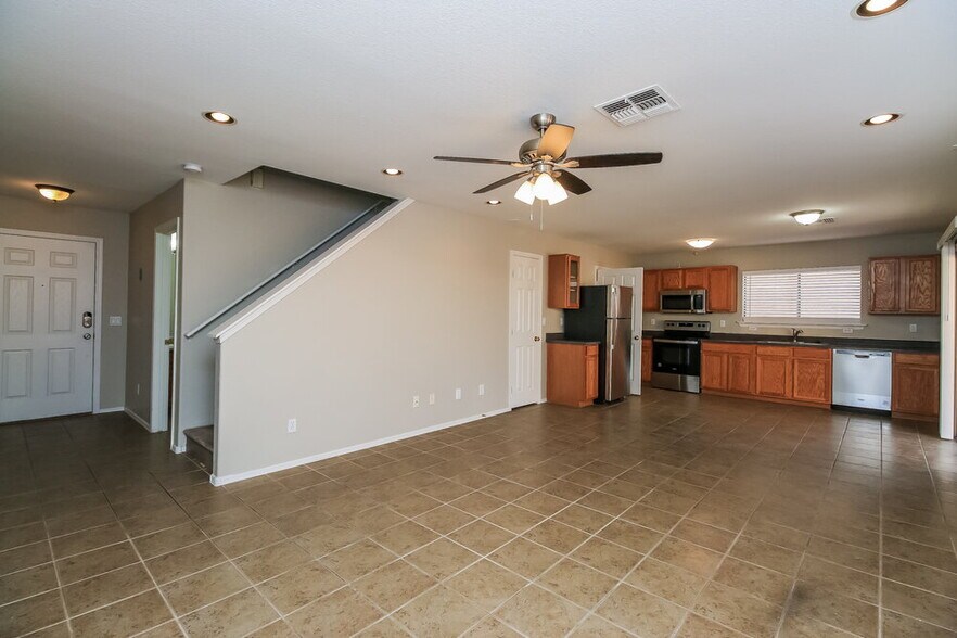 Building Photo - 3277 S Chaparral Rd