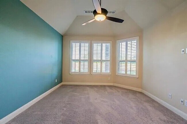 Building Photo - Entertainer's Home in Forney!
