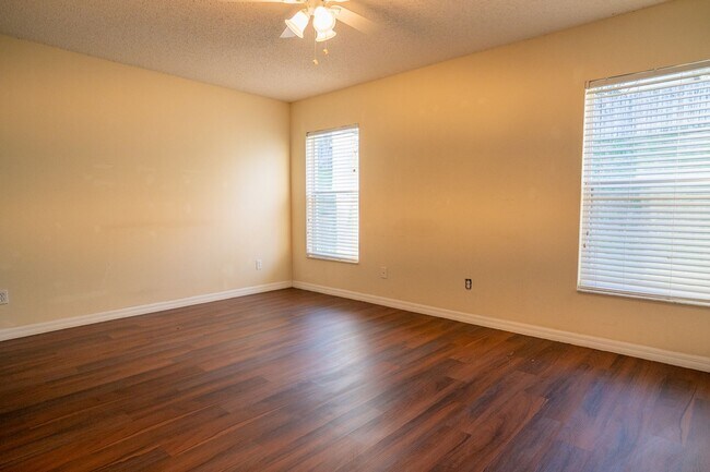 Building Photo - 1836 Ridge Valley St