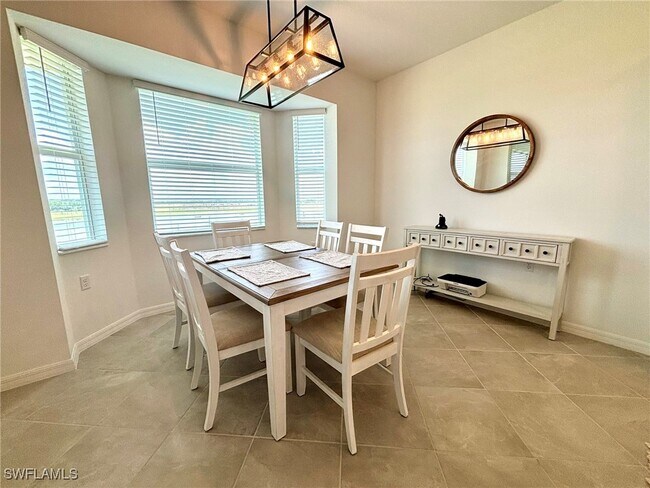 Building Photo - 15275 Grn Acrs Ave