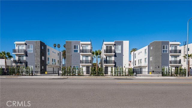 Building Photo - 2727 S La Brea Ave
