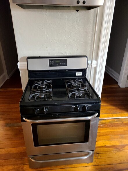 Building Photo - 649 S Summer St