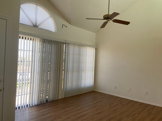 Building Photo - 1 Bedroom 1 bath w/attached garage