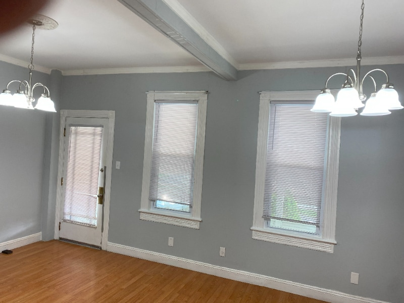 Building Photo - 605 Larch St