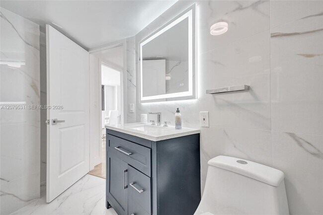 Building Photo - 6820 Indian Creek Dr