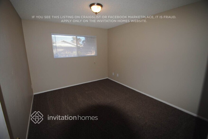 Building Photo - 4614 W Sunnyside Ave