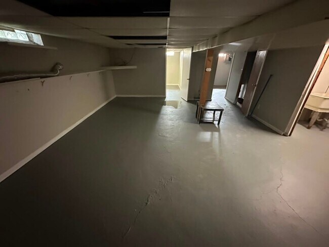 Building Photo - Awesome Eastpointe Ranch with finished basement