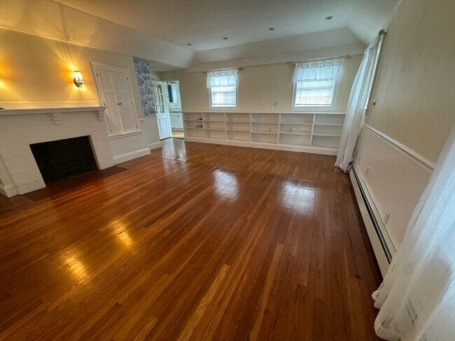 Building Photo - 16 Colburn St