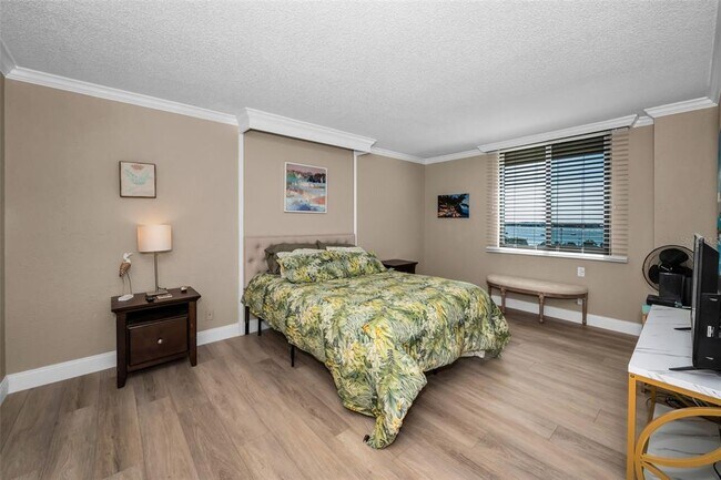 Building Photo - 6322 Palma Del Mar Blvd S