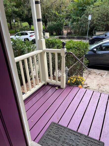 Building Photo - 22 Spalding St