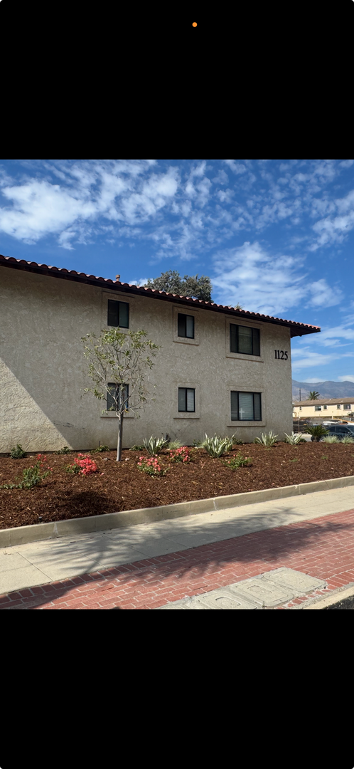 Building Photo - 1125 E Ventura St