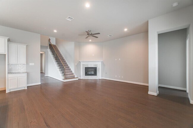 Building Photo - 2344 Goldenglade Dr