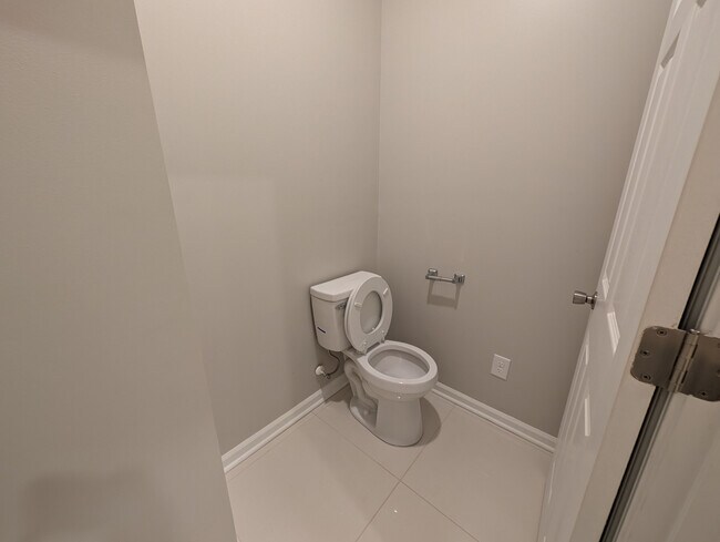 Building Photo - Room in House on Stone Mountain Dr