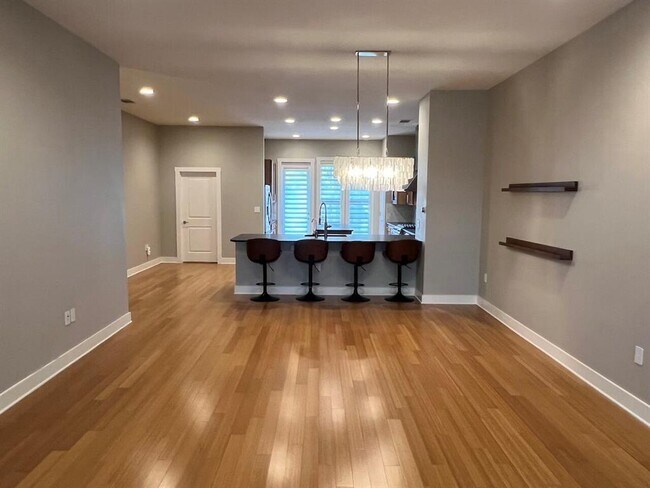 Building Photo - 2520 Bluebonnet Ln