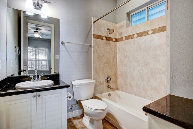 Building Photo - 1140 Robbie St