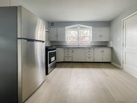 Building Photo - Natural Light