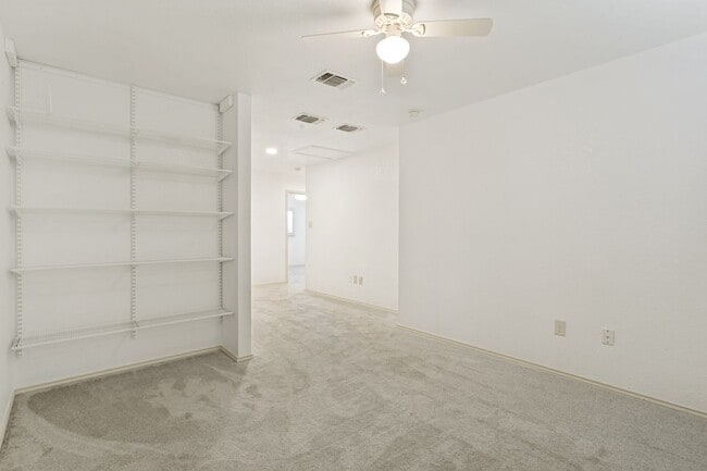 Building Photo - 2-BEDROOM, 2.5-BATHROOM DUPLEX/CONDOMINIUM IN TERRELL HEIGHTS